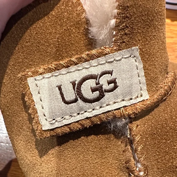 UGG Tan Baby Booties with White Lining - Picture 2 of 3